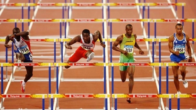 棒球与认知偏差为什么教练总是高估老将的经验而低估新秀的天赋